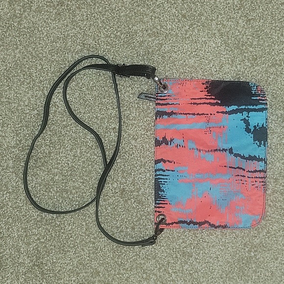 Fabletics Multicolor Crossbody - Picture 4 of 7